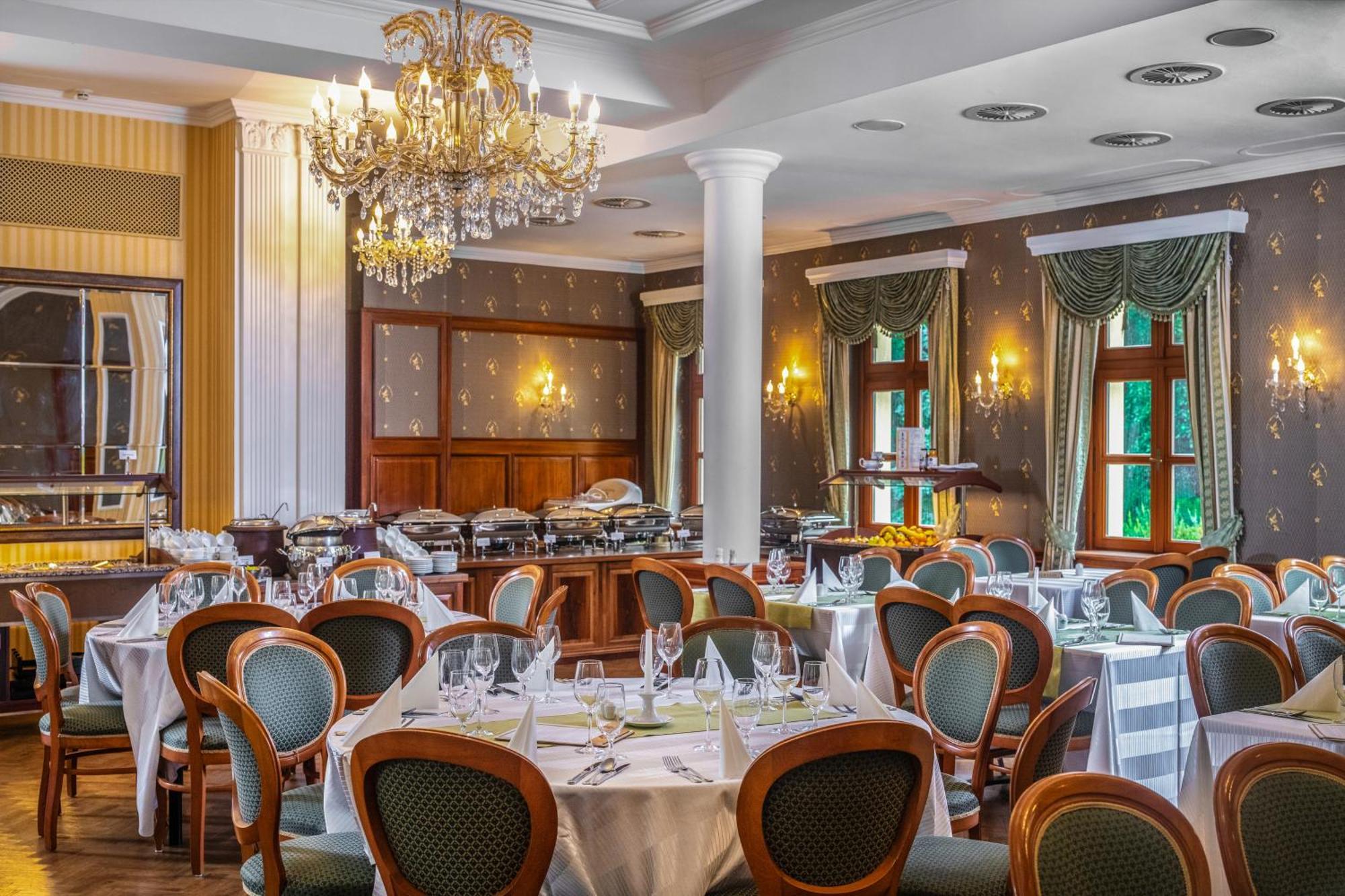 Kastelyhotel Sasvar Resort Parádsasvár Zewnętrze zdjęcie