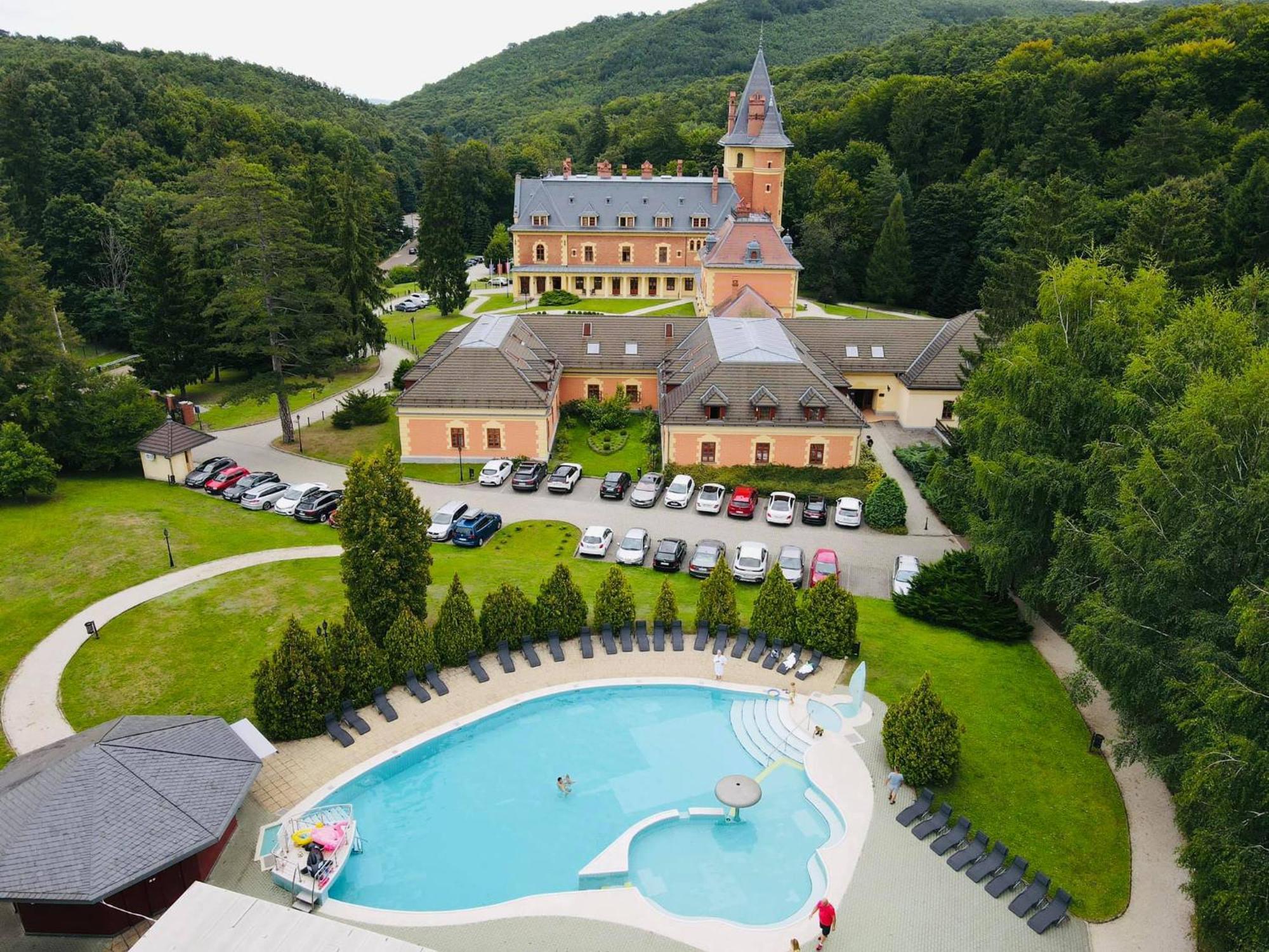 Kastelyhotel Sasvar Resort Parádsasvár Zewnętrze zdjęcie